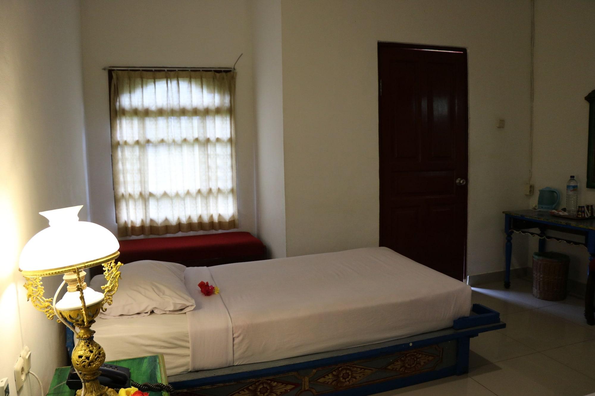 Puri Bunga Beach Cottages Senggigi Exterior photo