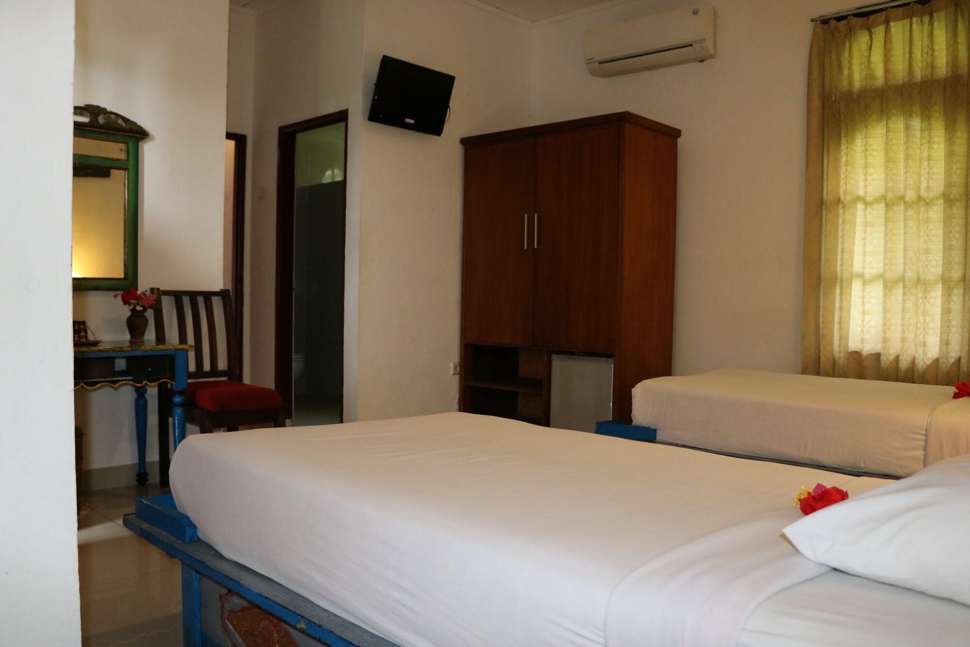 Puri Bunga Beach Cottages Senggigi Exterior photo