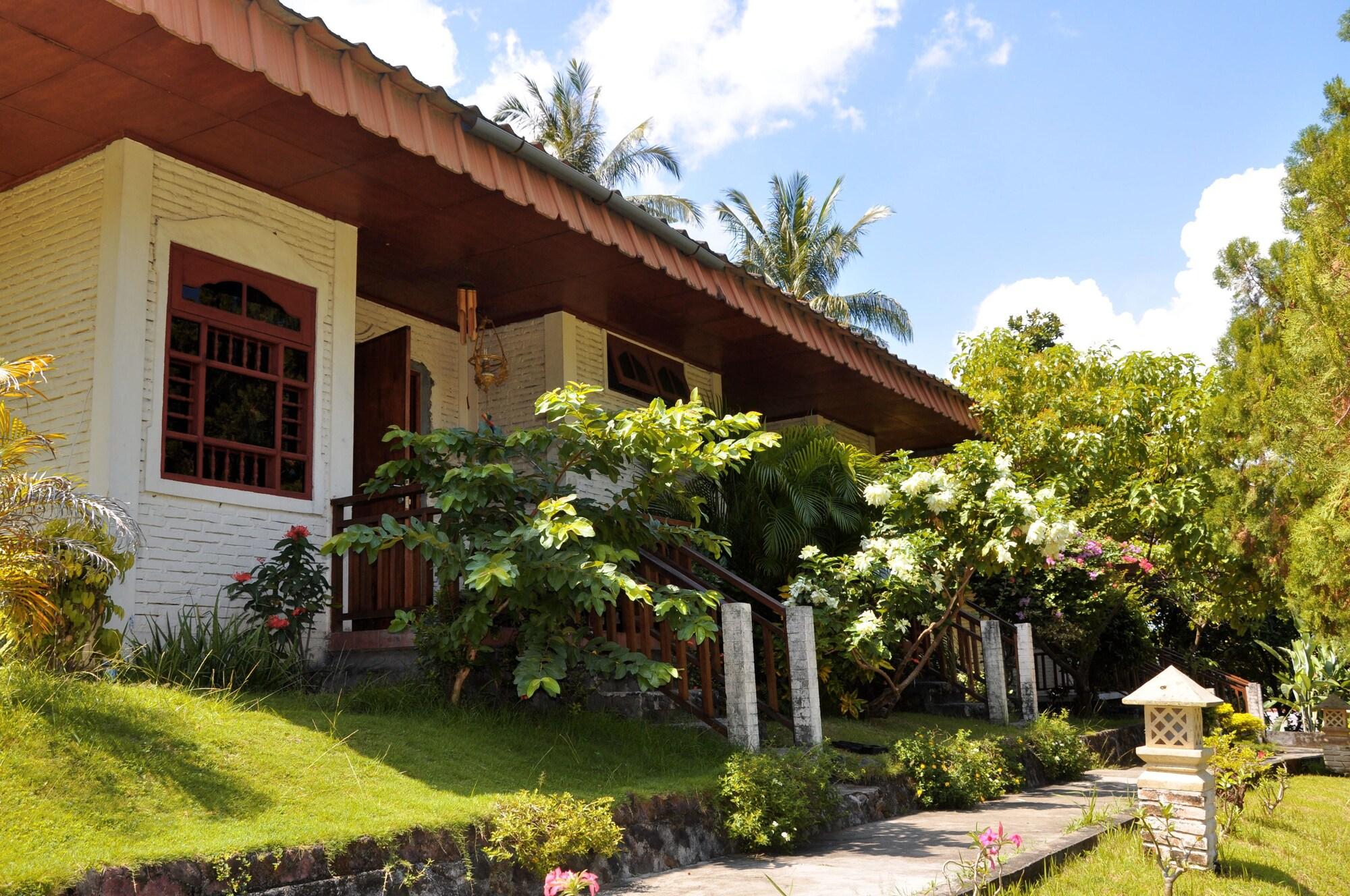 Puri Bunga Beach Cottages Senggigi Exterior photo