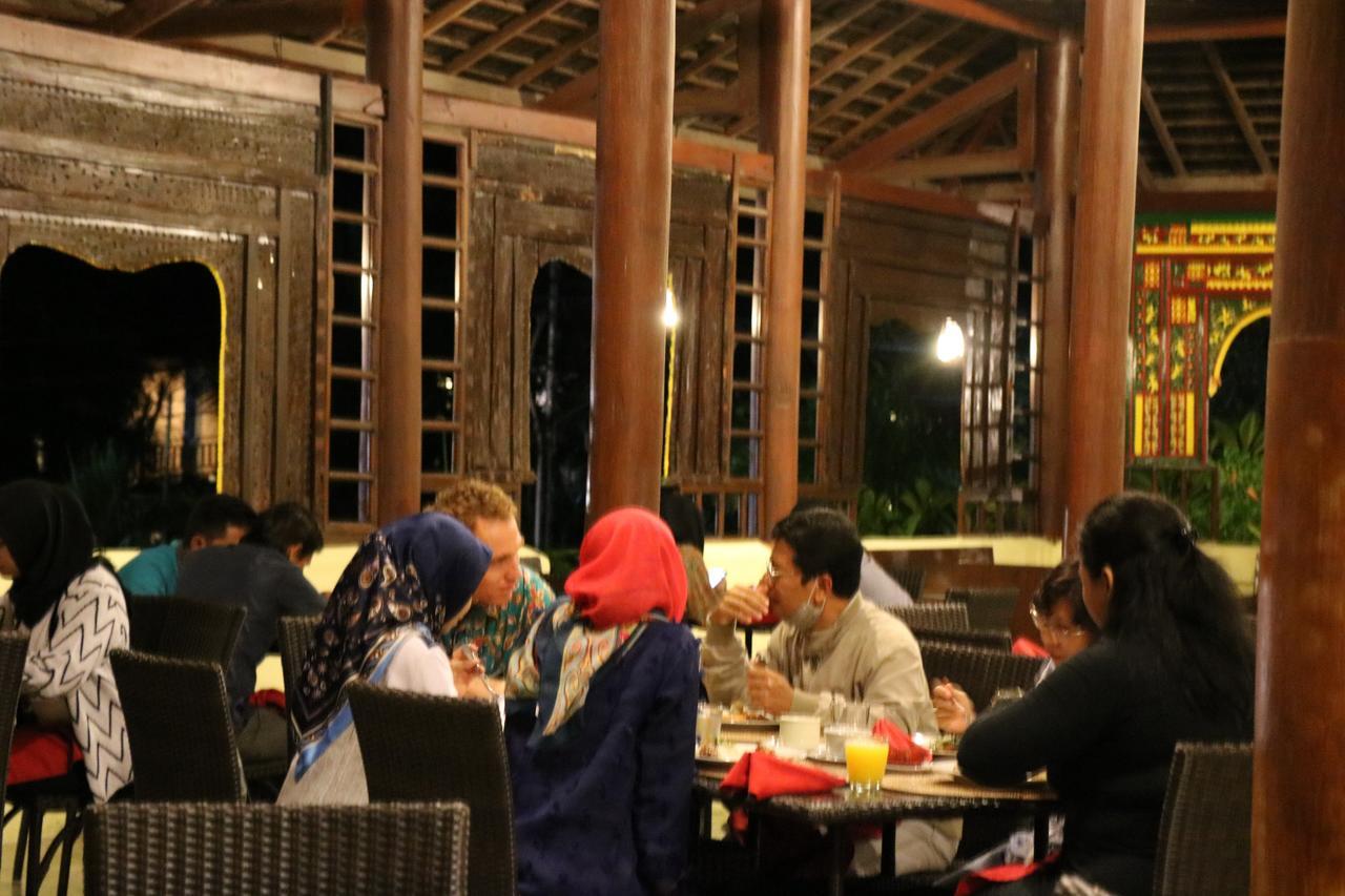 Puri Bunga Beach Cottages Senggigi Exterior photo